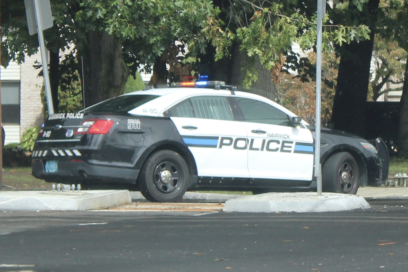 A photo  of Warwick Police
            Cruiser R-80, a 2013-2016 Ford Police Interceptor Sedan             taken by @riemergencyvehicles