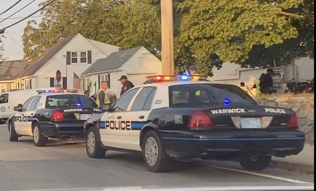 A photo  of Warwick Police
            Cruiser R-83, a 2009-2011 Ford Crown Victoria Police Interceptor             taken by @riemergencyvehicles