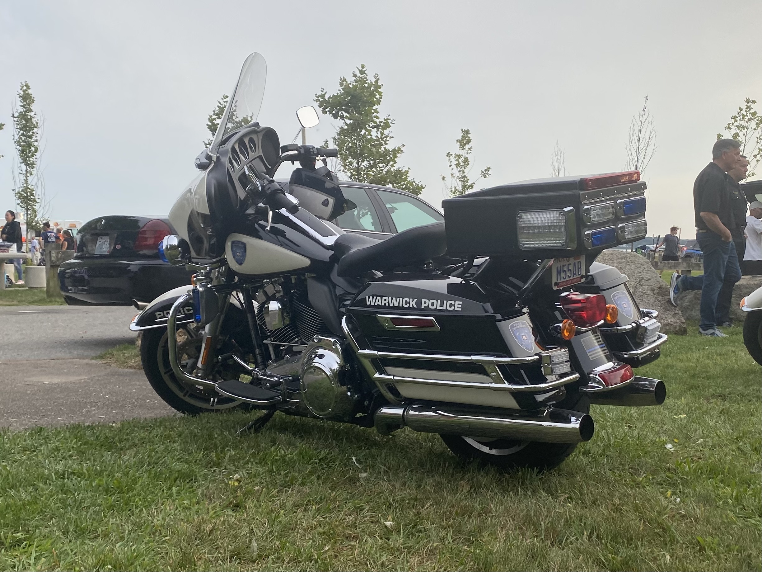 A photo  of Warwick Police
            Motorcycle, a 2015-2020 Harley Davidson Electra Glide             taken by @riemergencyvehicles