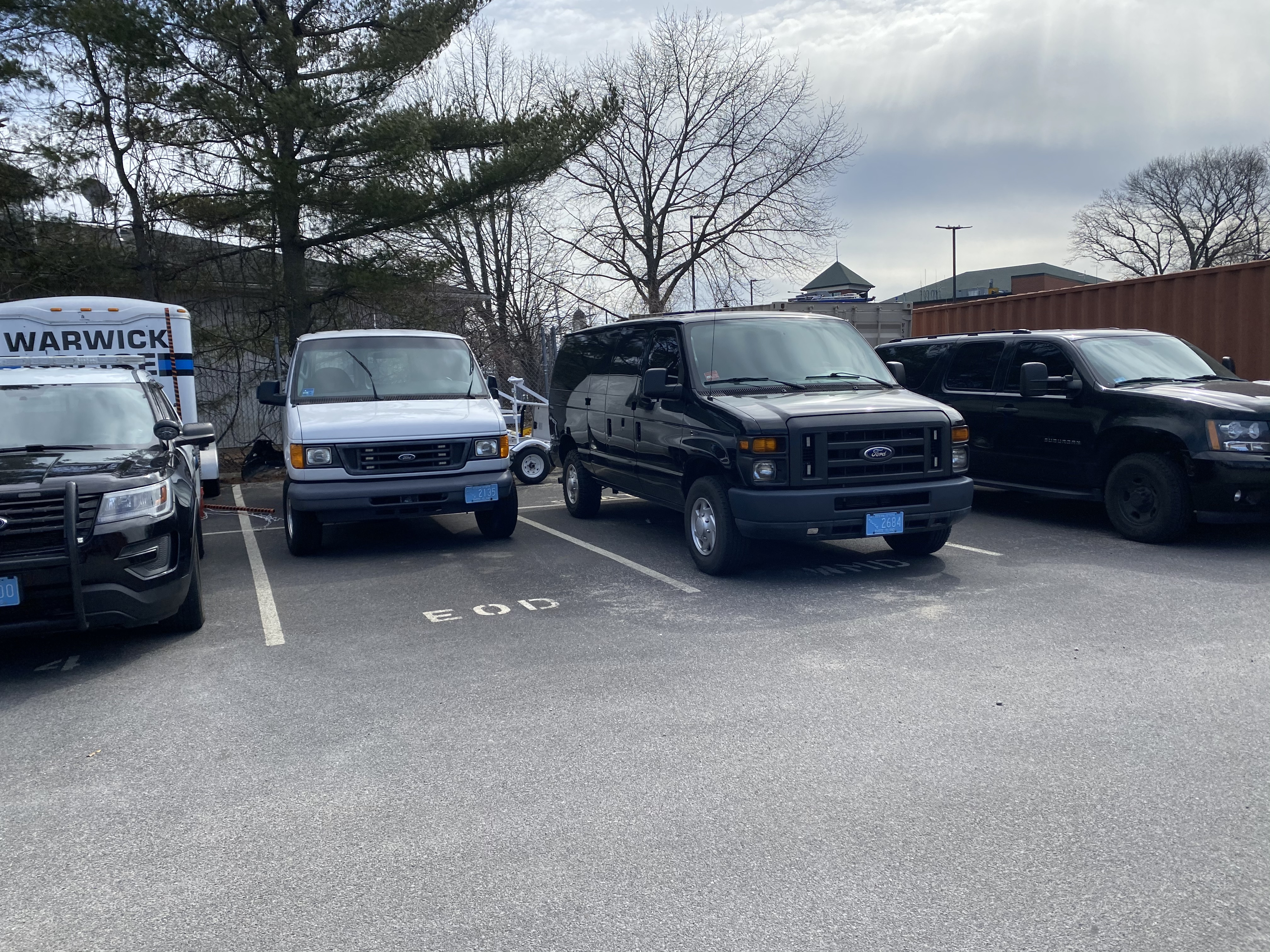 A photo  of Warwick Police
            Van 42, a 1998-2007 Ford Econoline             taken by @riemergencyvehicles