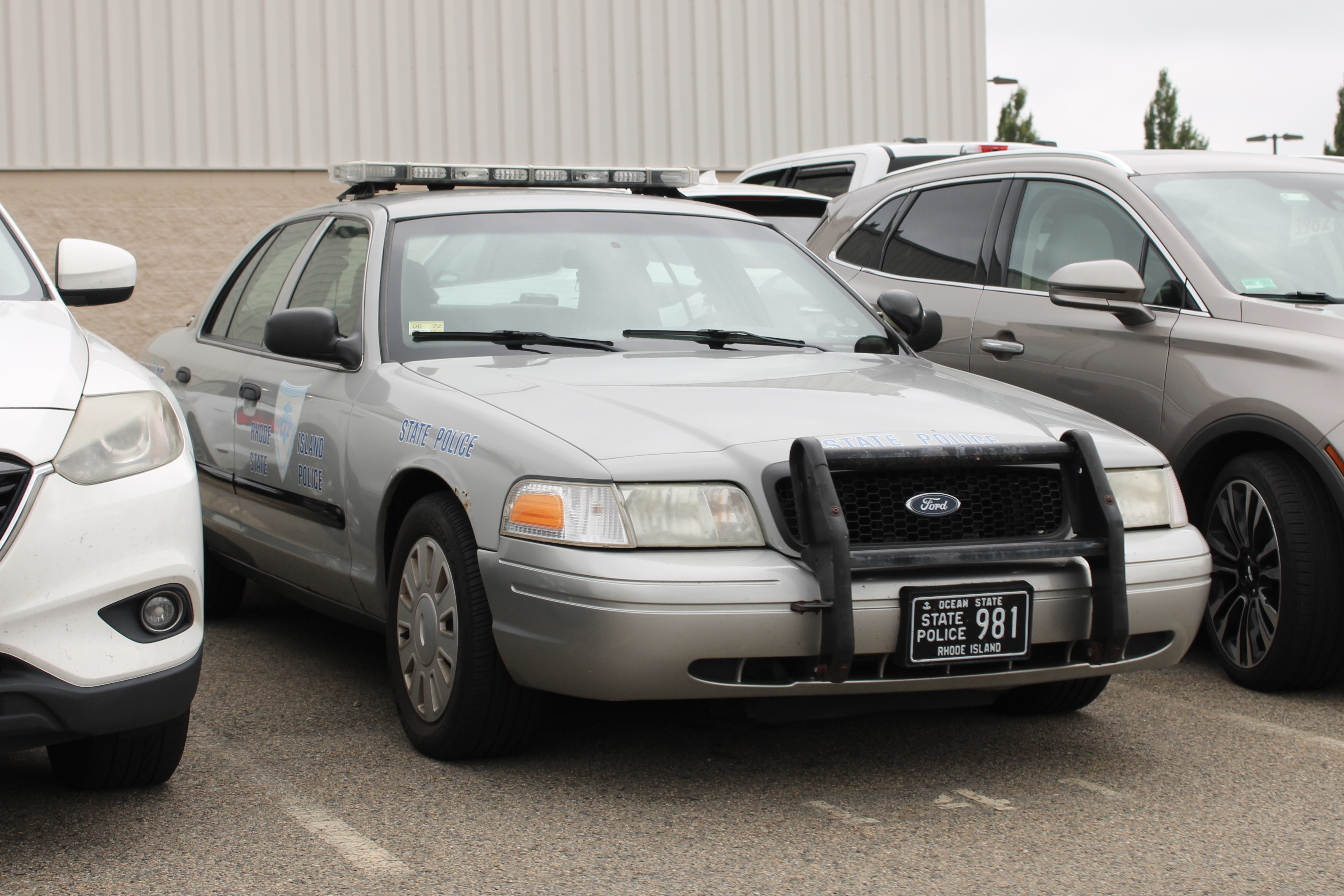 A photo  of Rhode Island State Police
            Cruiser 981, a 2006-2008 Ford Crown Victoria Police Interceptor             taken by @riemergencyvehicles