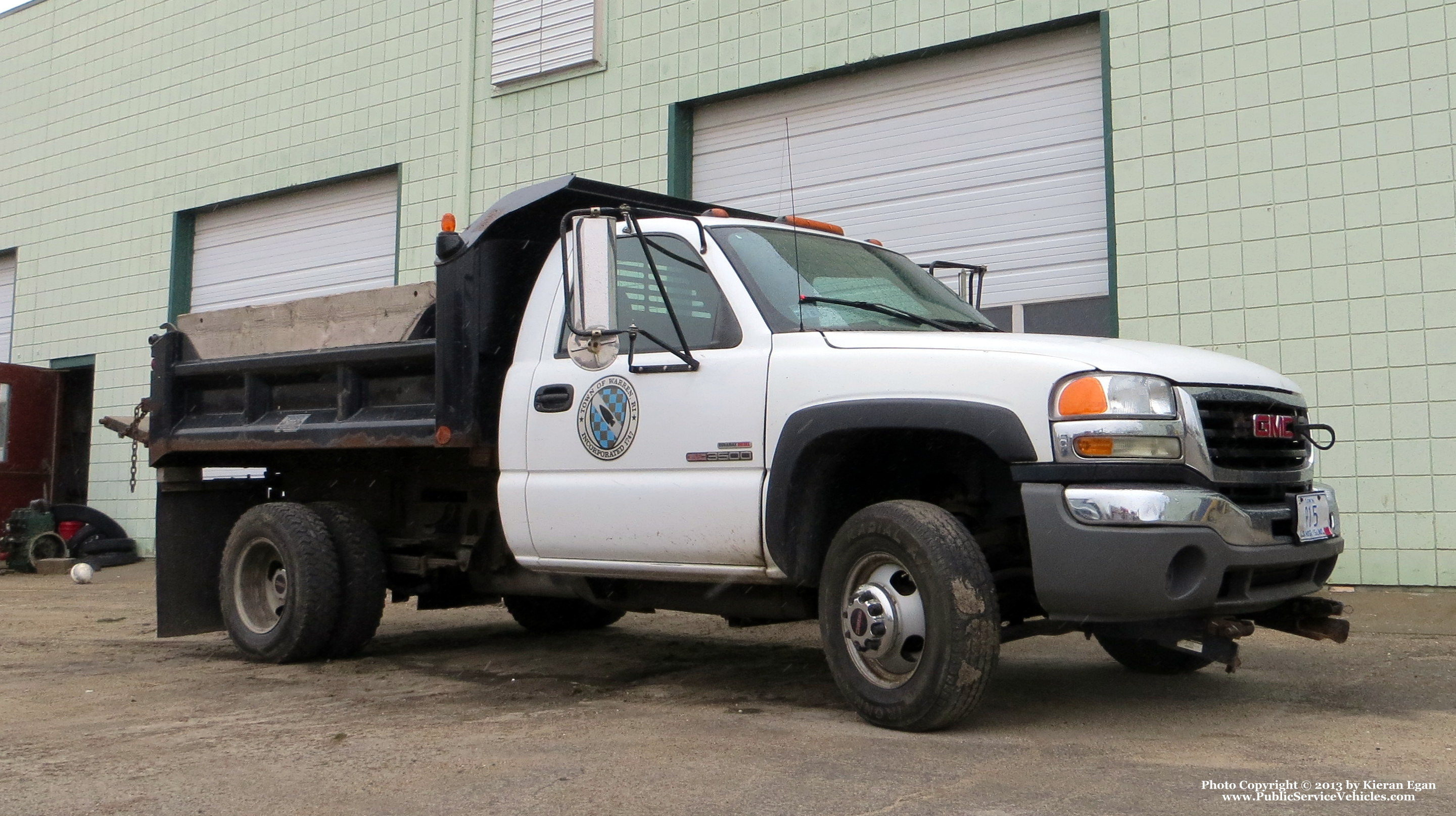 A photo  of Warren Public Works
            Truck 915, a 1999-2006 GMC 3500             taken by Kieran Egan