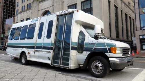 Additional photo  of Rhode Island Public Transit Authority
                    Bus 40624, a 2006 Ford E-450 Bus                     taken by Kieran Egan