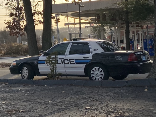 Additional photo  of Warwick Police
                    Cruiser R-81, a 2009-2011 Ford Crown Victoria Police Interceptor                     taken by Kieran Egan