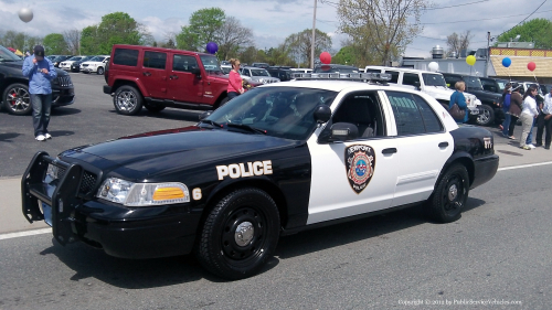 Additional photo  of Newport Police
                    Car 6, a 2009-2011 Ford Crown Victoria Police Interceptor                     taken by Kieran Egan