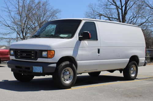 Additional photo  of Warwick Police
                    Van 42, a 1998-2007 Ford Econoline                     taken by @riemergencyvehicles