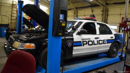 Additional photo  of Warwick Police
                    Cruiser R-76, a 2009-2011 Ford Crown Victoria Police Interceptor                     taken by @riemergencyvehicles