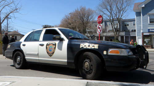 Additional photo  of Newport Police
                    Car 6, a 2009-2011 Ford Crown Victoria Police Interceptor                     taken by Kieran Egan