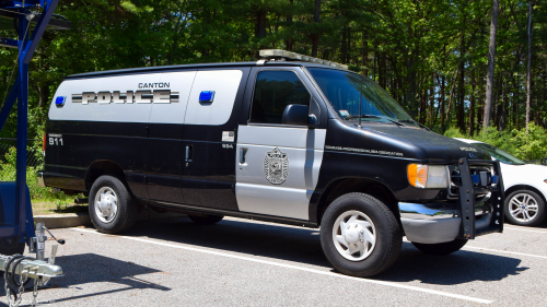 Additional photo  of Canton Police
                    Cruiser 694, a 2001 Ford Econoline                     taken by Kieran Egan