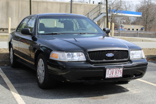 Additional photo  of Warwick Fire
                    Unmarked Unit, a 2008 Ford Crown Victoria Police Interceptor                     taken by @riemergencyvehicles