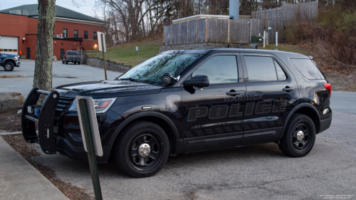 Additional photo  of Warwick Police
                    Cruiser P-27, a 2017 Ford Police Interceptor Utility                     taken by @riemergencyvehicles