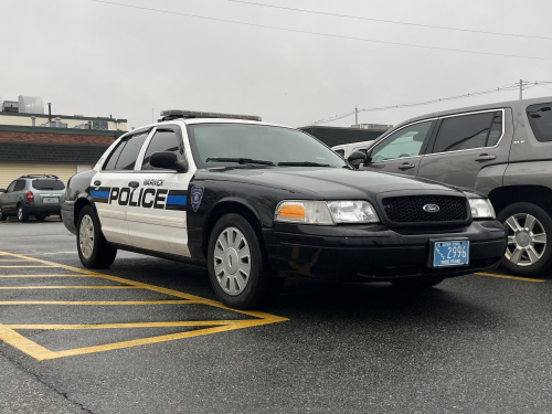 Additional photo  of Warwick Police
                    Cruiser R-81, a 2009-2011 Ford Crown Victoria Police Interceptor                     taken by Kieran Egan