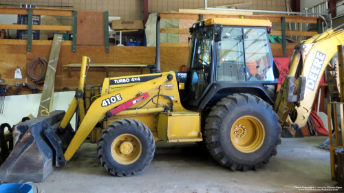 Additional photo  of Warren Public Works
                    Backhoe 929, a 1990-2010 John Deere 410E                     taken by Kieran Egan