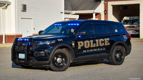 Photo of Cruiser 324 - PublicServiceVehicles.com