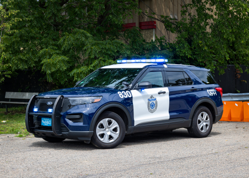 Photo of Cruiser 830 - PublicServiceVehicles.com