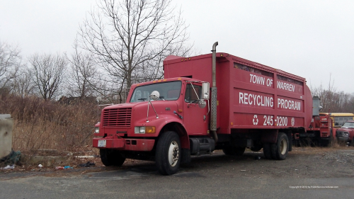 Additional photo  of Warren Public Works
                    Truck 681, a 1989-2001 International 4900                     taken by Kieran Egan