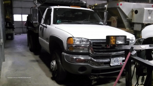 Additional photo  of Warren Public Works
                    Truck 915, a 1999-2006 GMC 3500                     taken by Kieran Egan