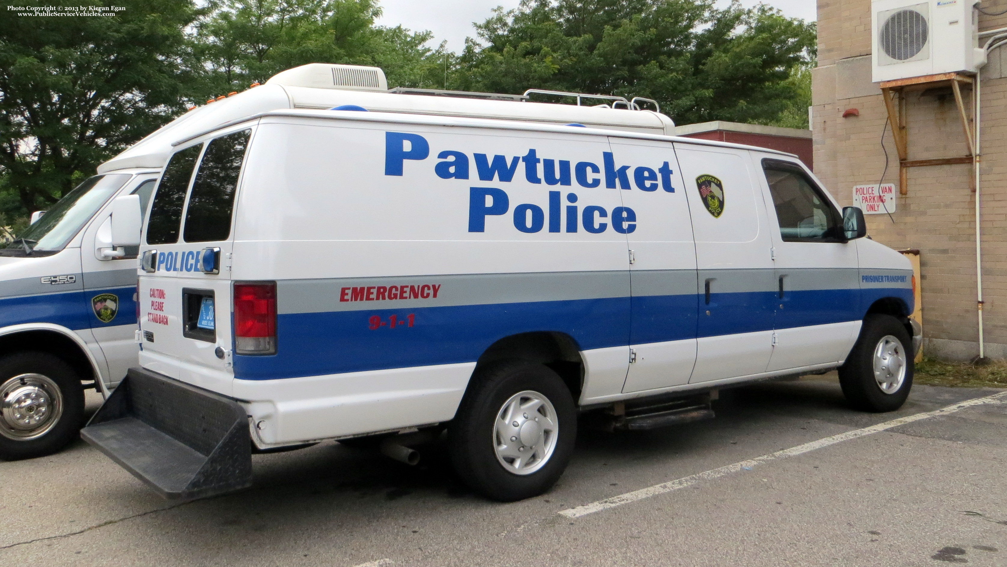 A photo  of Pawtucket Police
            Prisoner Transport Unit, a 1996-2007 Ford Econoline             taken by Kieran Egan