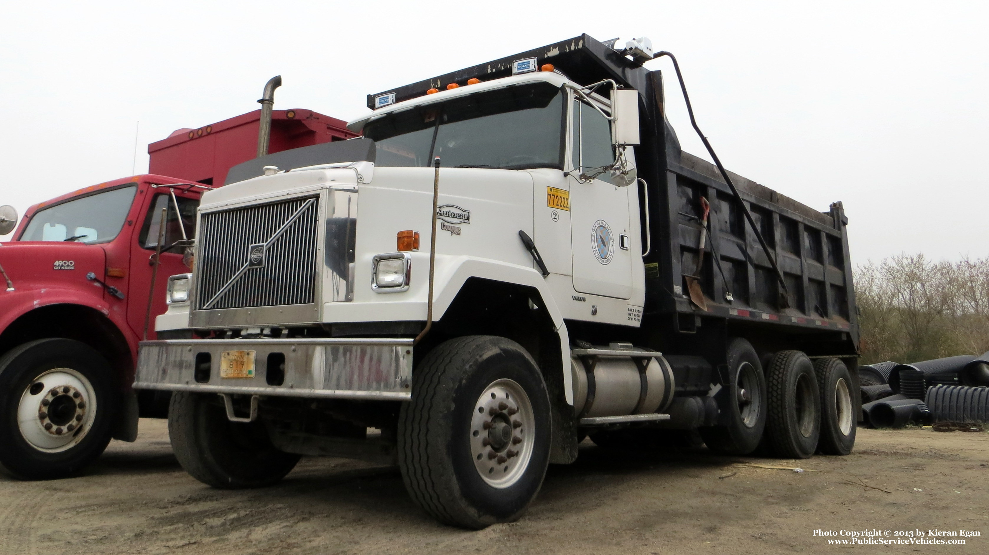 A photo  of Warren Public Works
            Truck 819, a 1995-2000 Volvo Autocar             taken by Kieran Egan