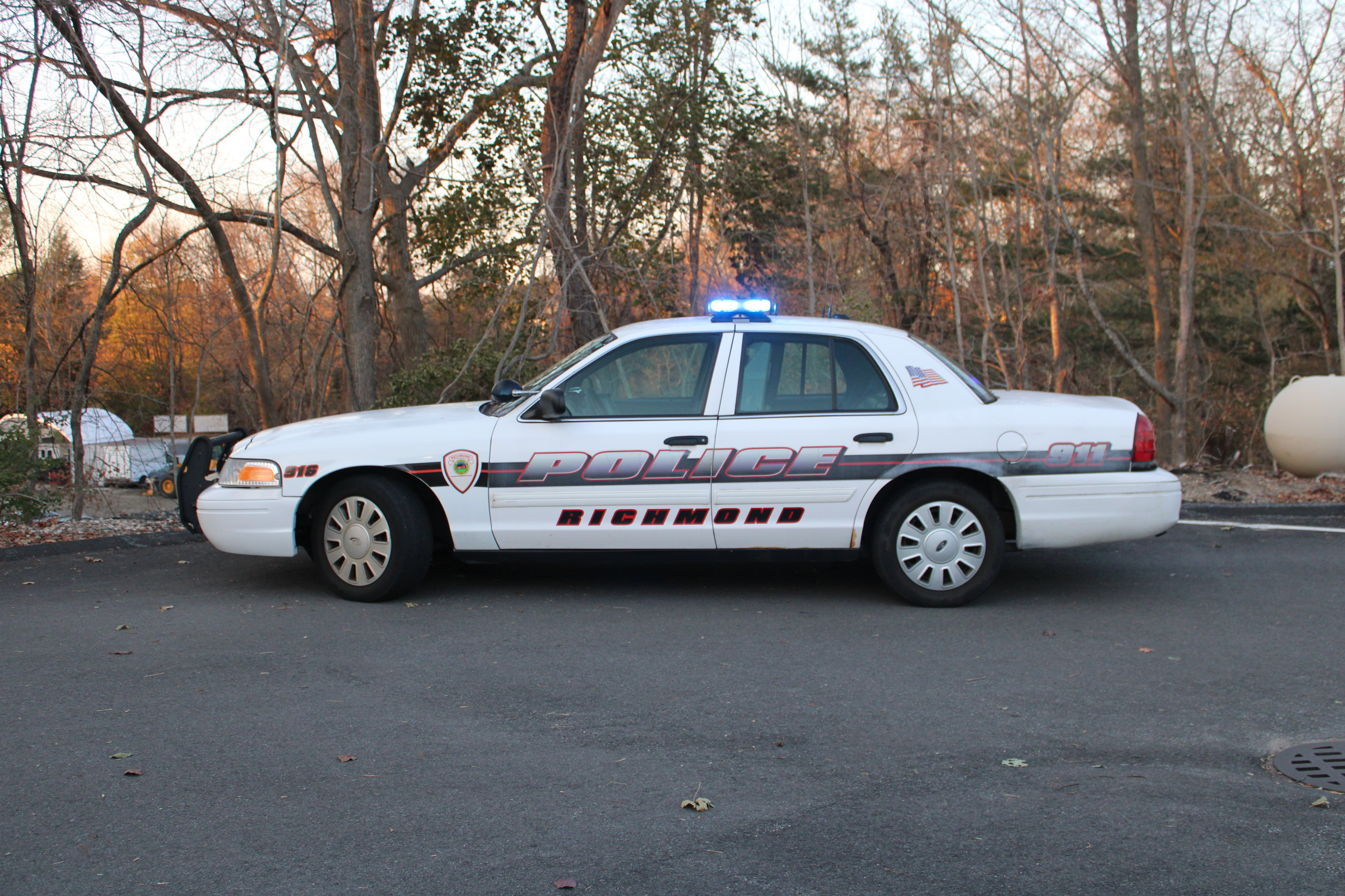 A photo  of Richmond Police
            Cruiser 916, a 2009-2011 Ford Crown Victoria Police Interceptor             taken by @riemergencyvehicles