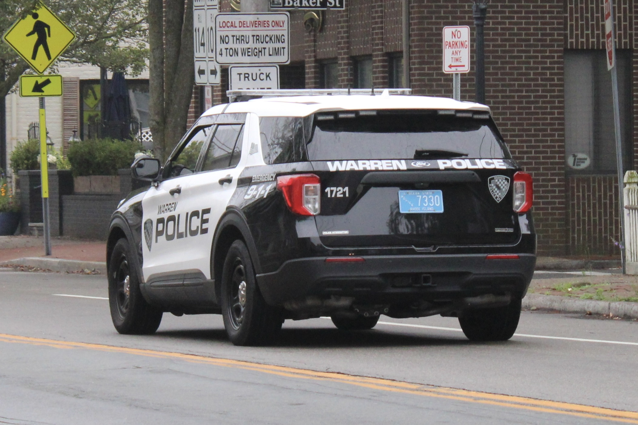 A photo  of Warren Police
            Cruiser 1721, a 2021 Ford Police Interceptor Utility             taken by @riemergencyvehicles