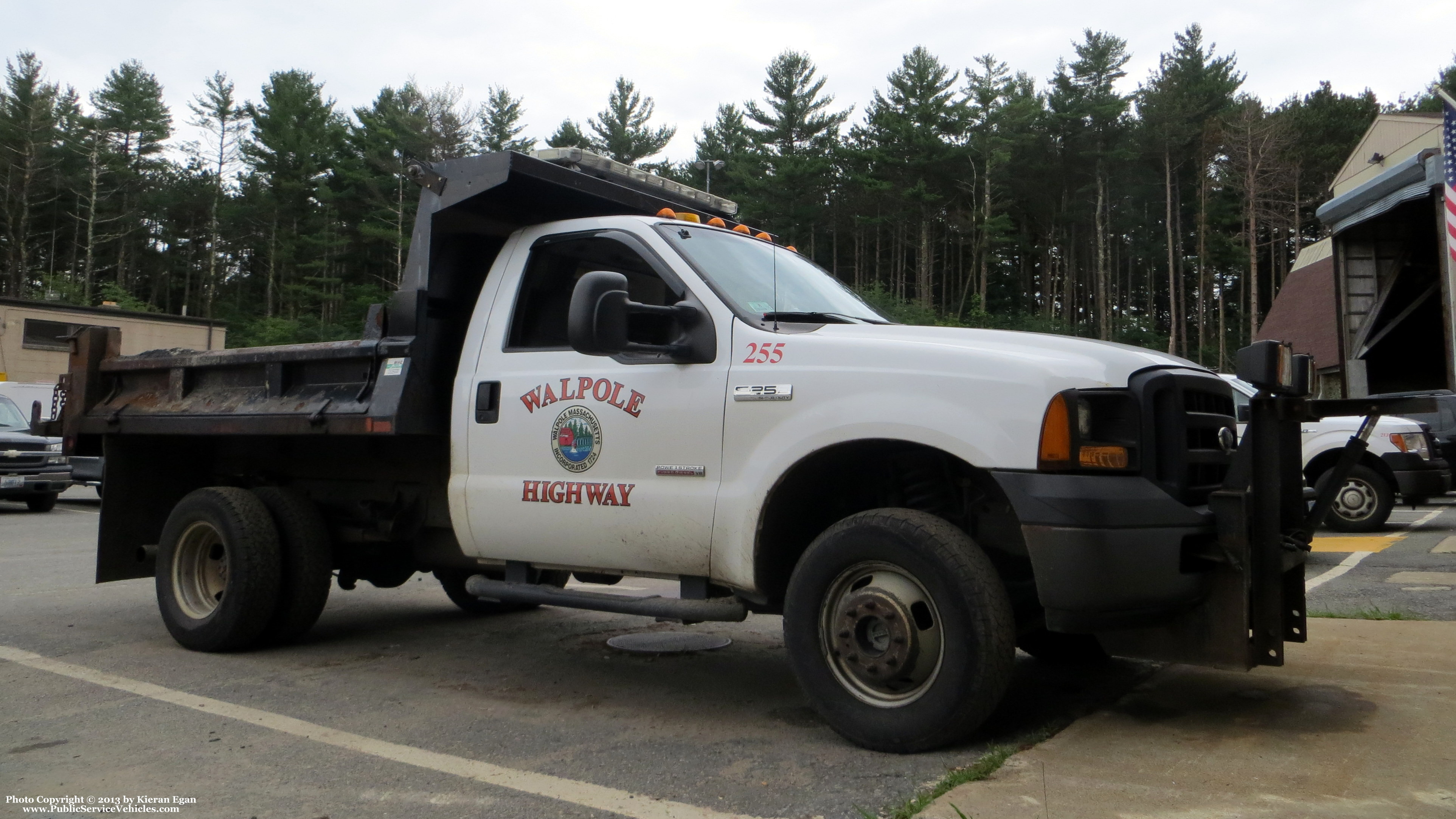 A photo  of Walpole Highway Department
            Truck 255, a 2006 Ford F-350             taken by Kieran Egan