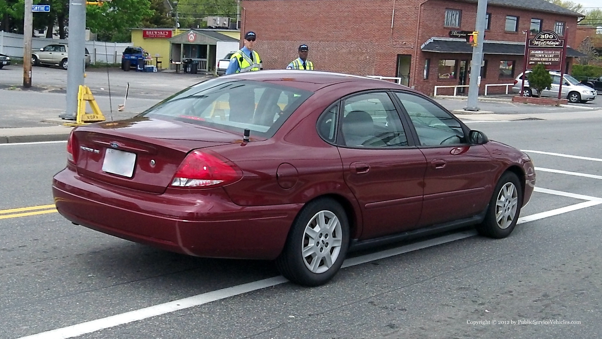 A photo  of Newport Police
            Unmarked Unit, a 2003-2007 Ford Taurus             taken by Kieran Egan