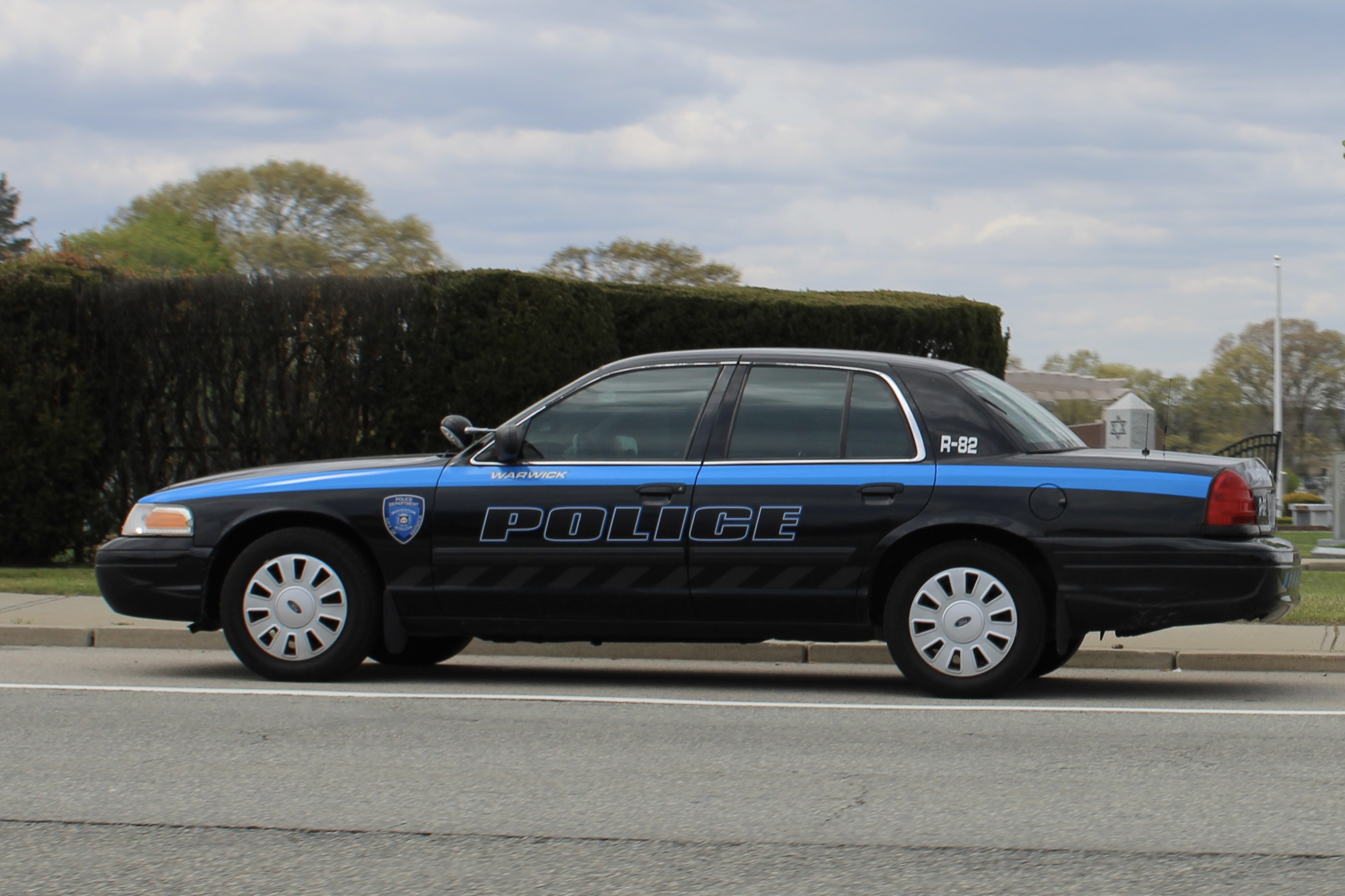 A photo  of Warwick Police
            Cruiser R-82, a 2009-2011 Ford Crown Victoria Police Interceptor             taken by @riemergencyvehicles