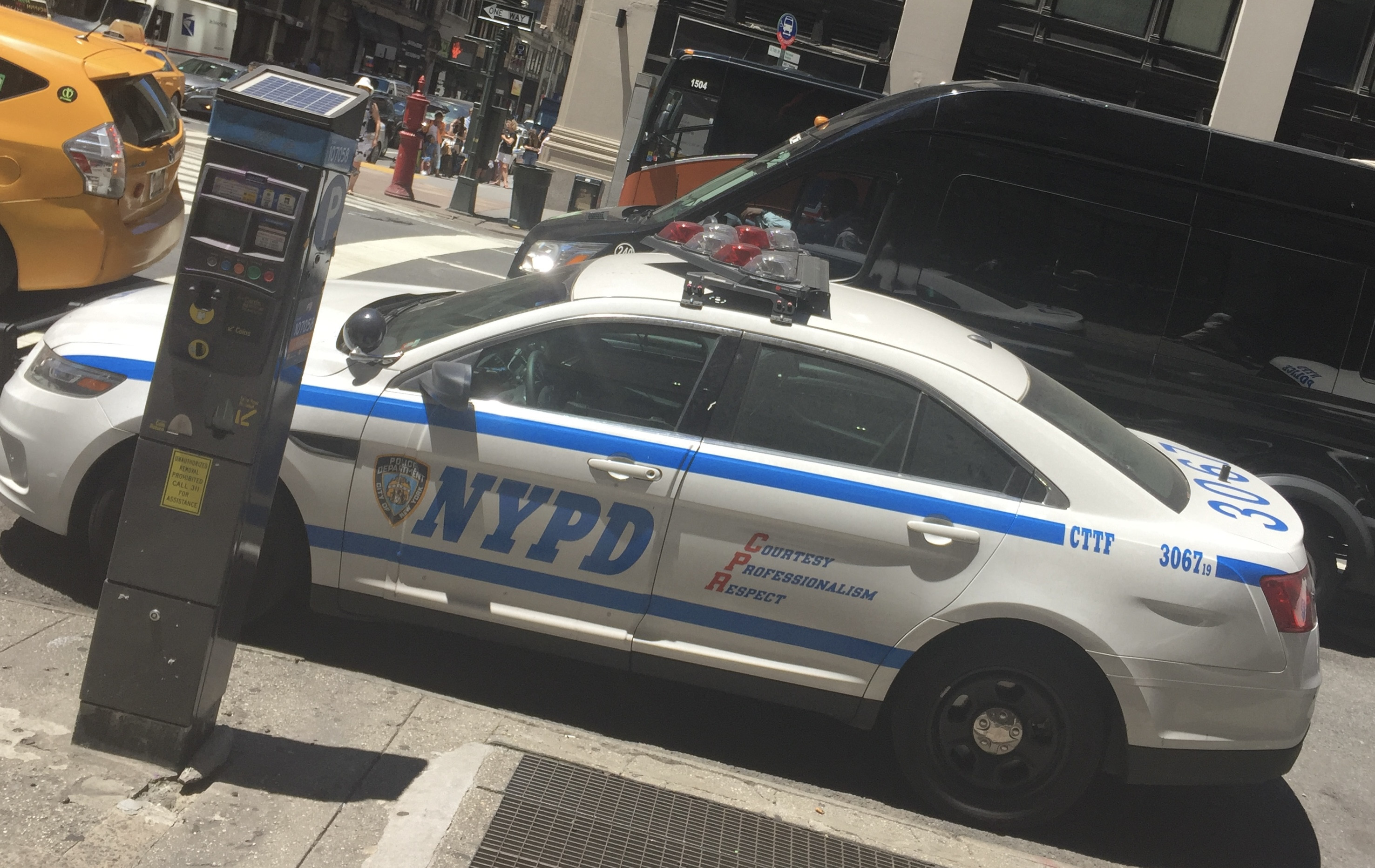 A photo  of New York Police Department
            Cruiser 3067 19, a 2019 Ford Police Interceptor Sedan             taken by @riemergencyvehicles