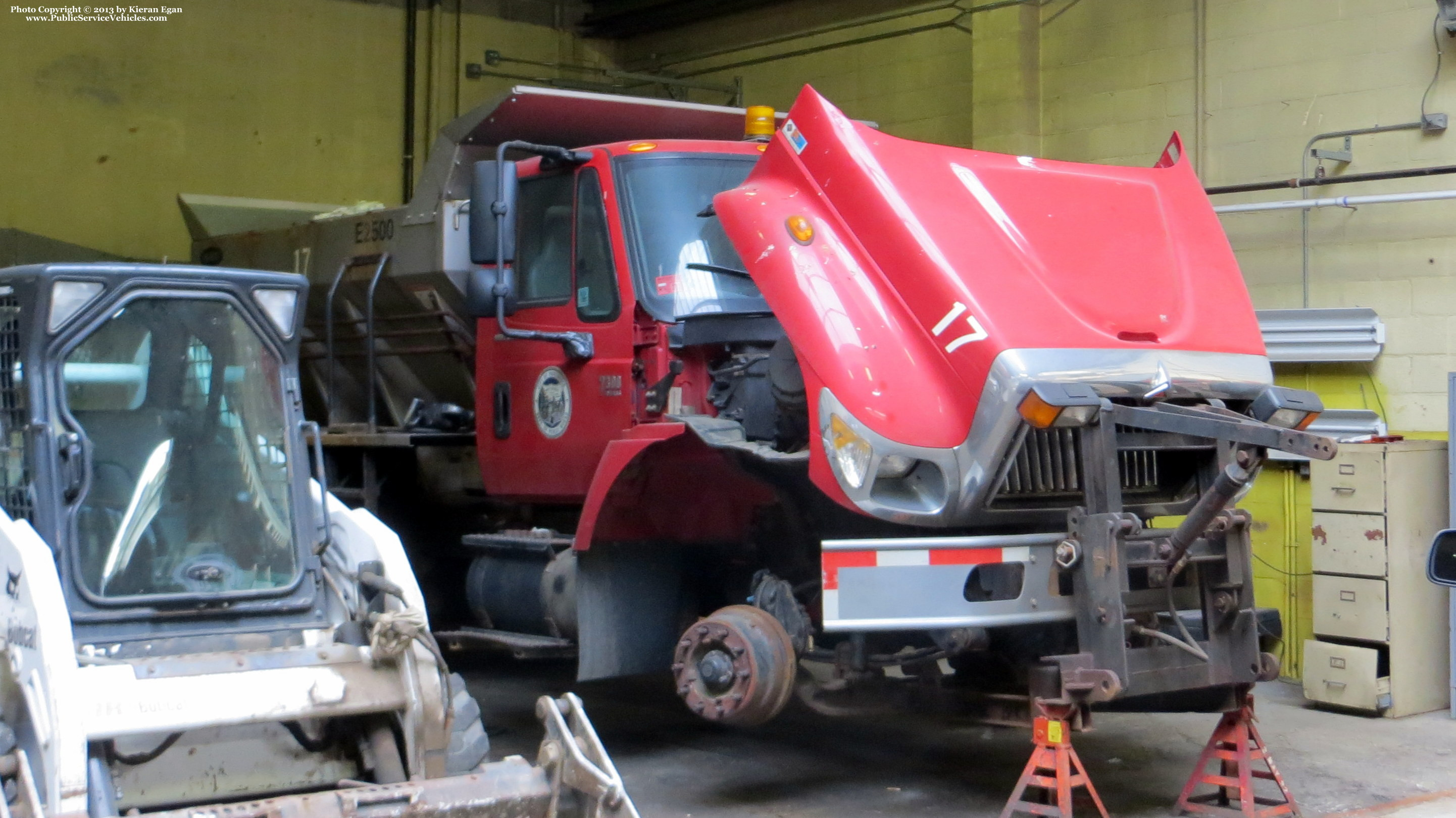 A photo  of Providence Highway Division
            Truck 17, a 2002-2012 International 7300             taken by Kieran Egan