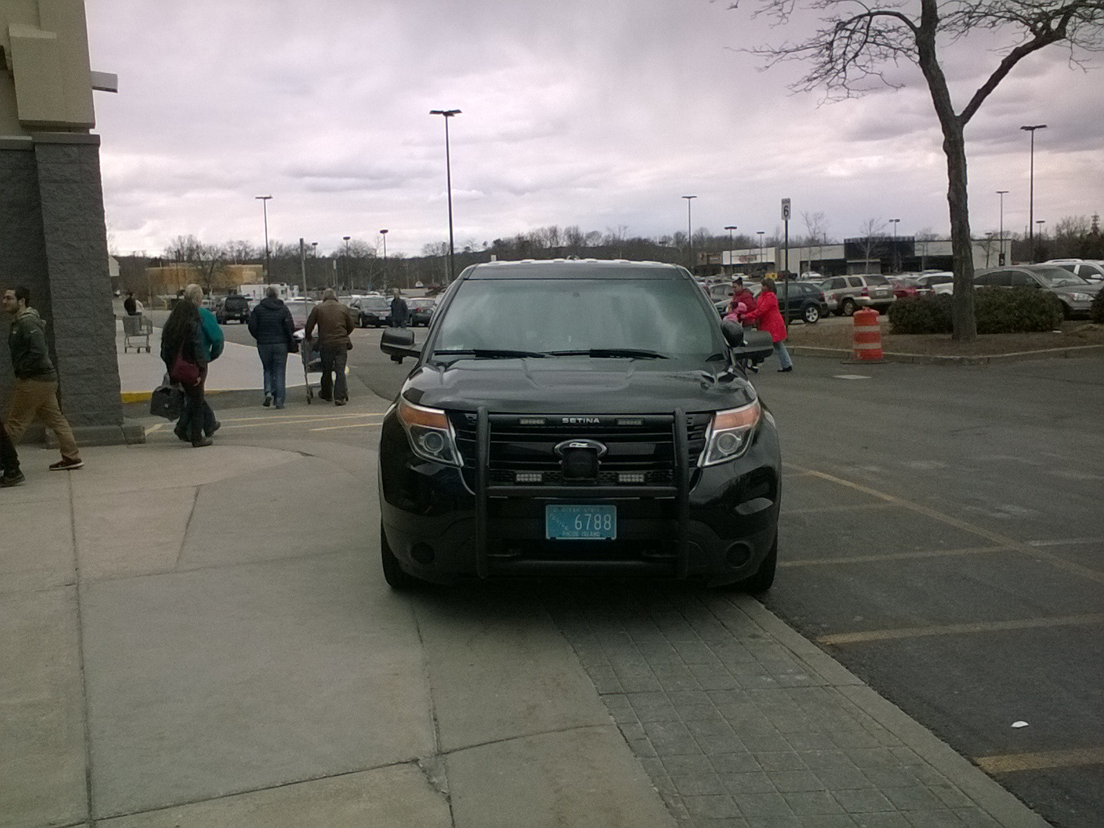 A photo  of Warwick Police
            K9-1, a 2015 Ford Police Interceptor Utility             taken by @riemergencyvehicles