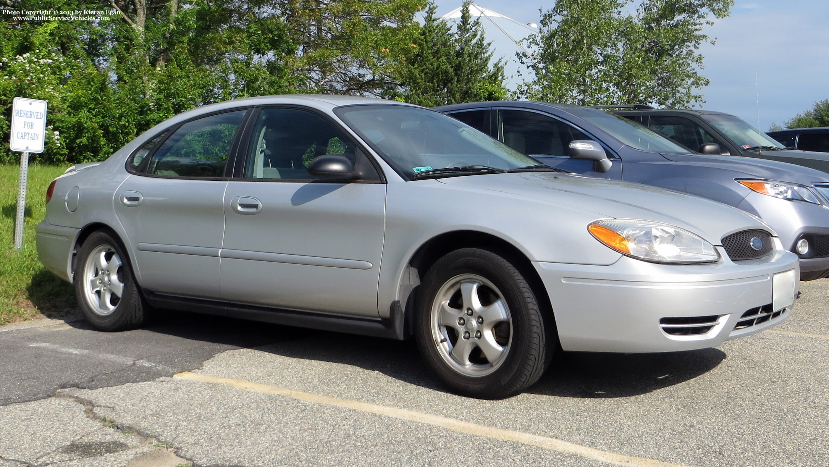 A photo  of Tiverton Police
            Car 2, a 2004-2007 Ford Taurus             taken by Kieran Egan