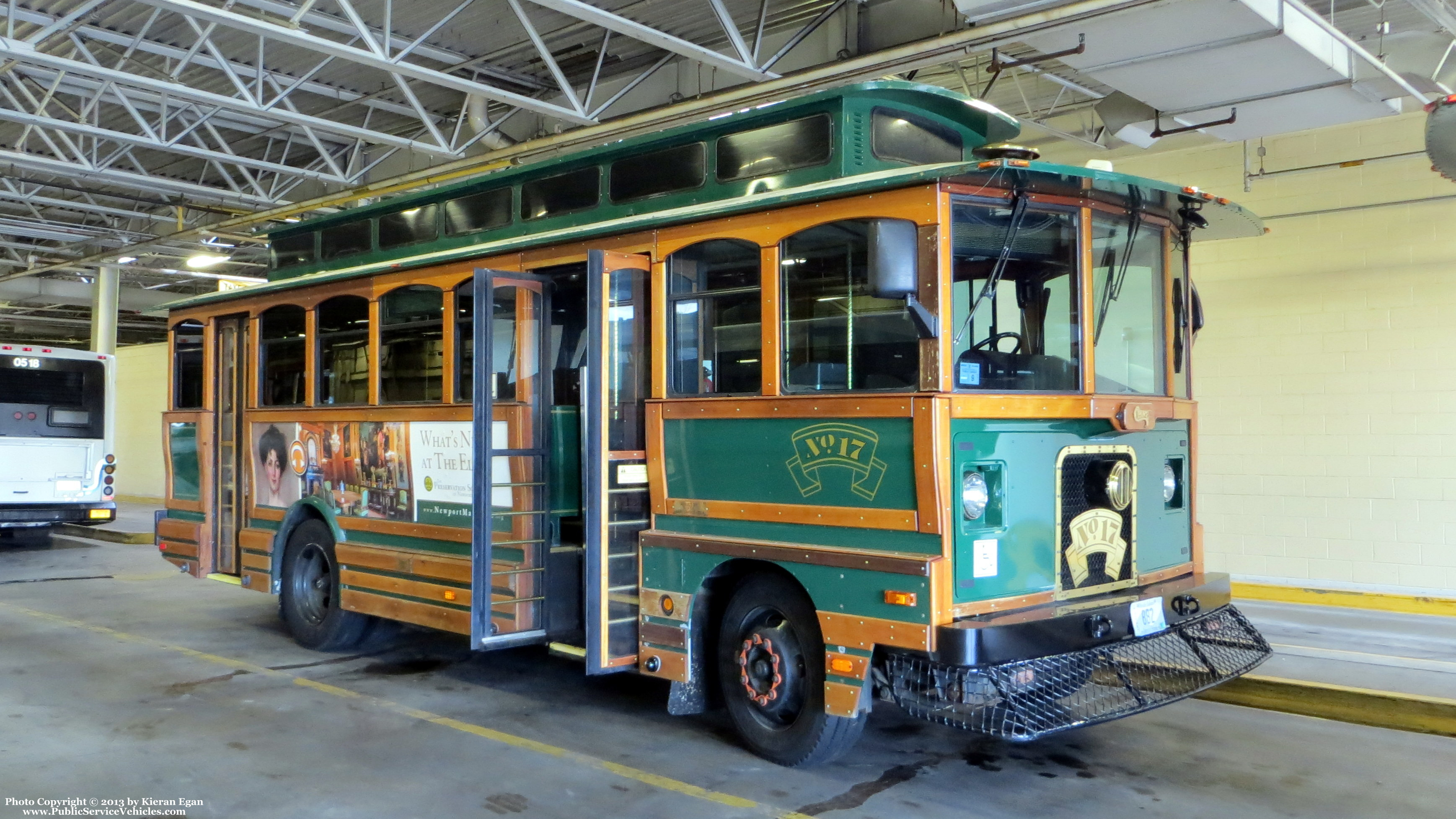 A photo  of Rhode Island Public Transit Authority
            Trolley 17, a 2001 Chance Coach AH-28             taken by Kieran Egan