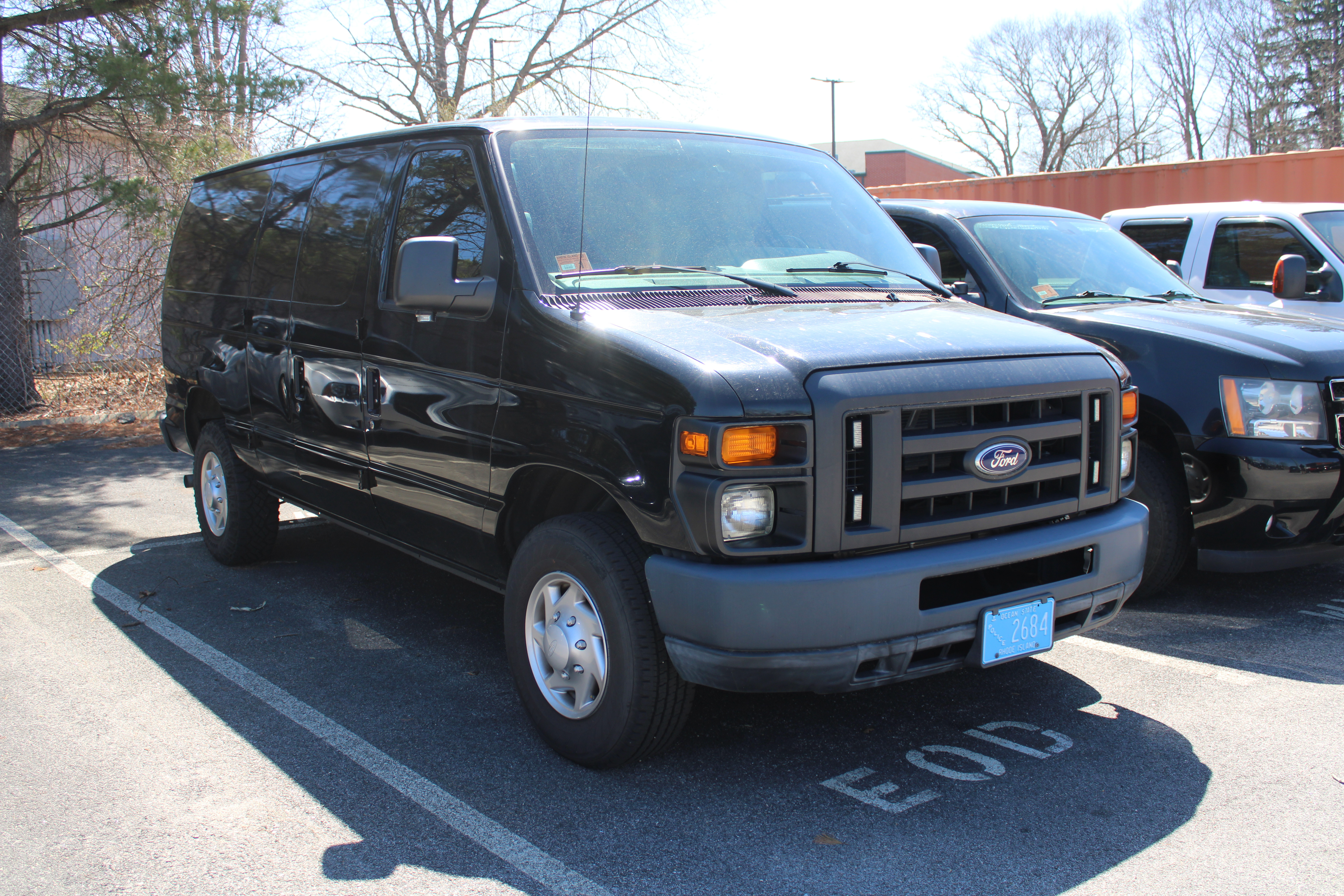 A photo  of Warwick Police
            SWAT Unit, a 2008-2014 Ford E-Series             taken by @riemergencyvehicles