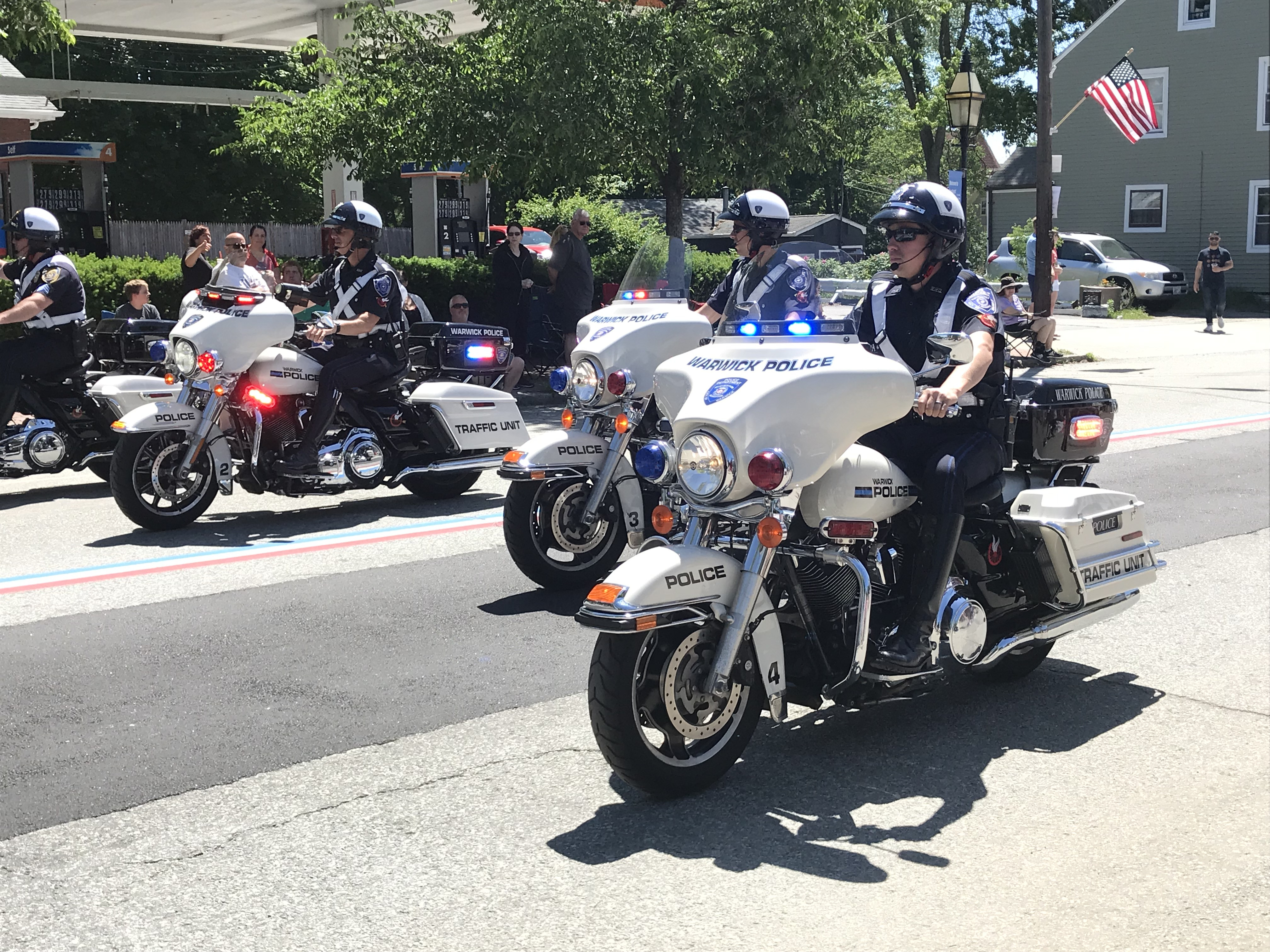 A photo  of Warwick Police
            Motorcycle 2, a 2010-2015 Harley Davidson Electra Glide             taken by @riemergencyvehicles