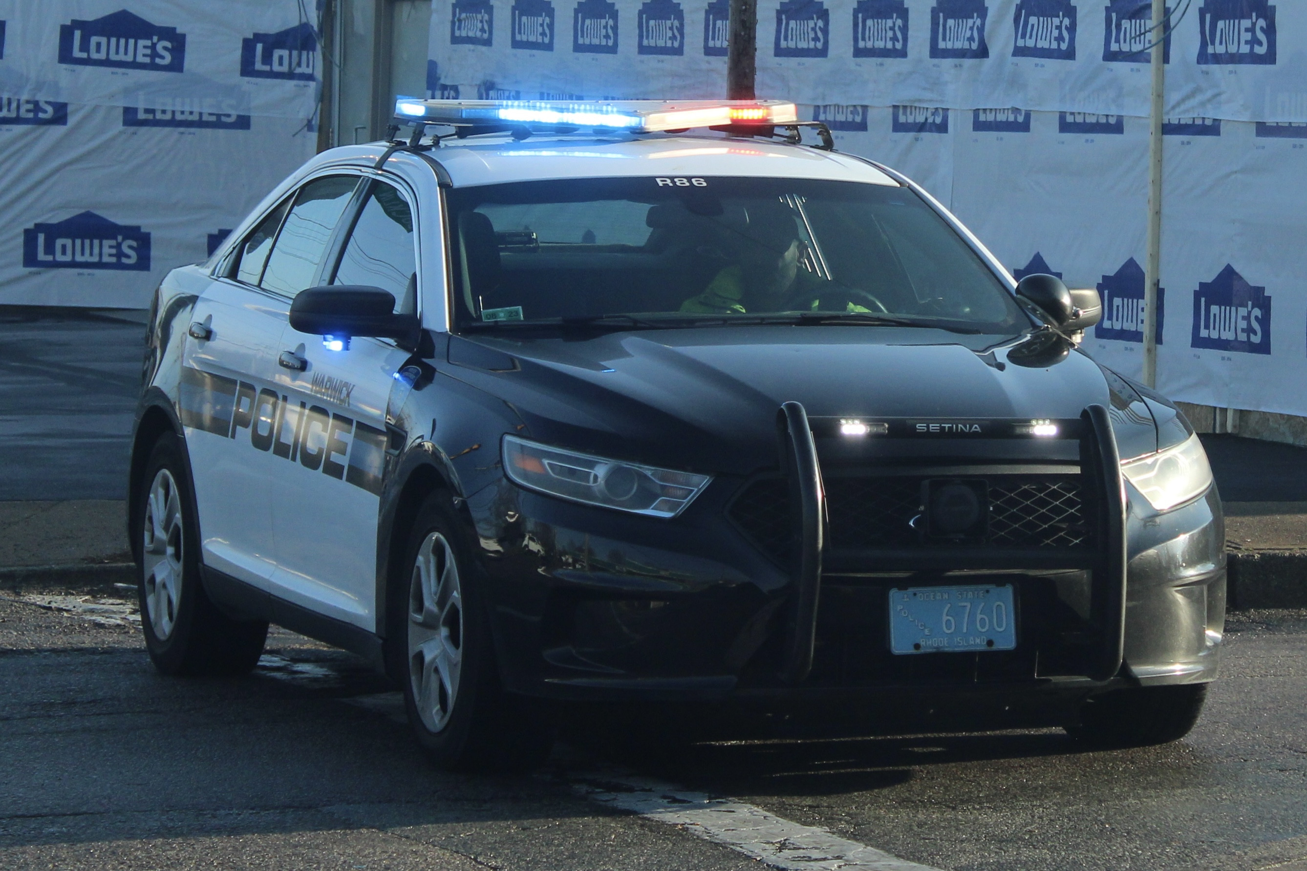 A photo  of Warwick Police
            Cruiser R-86, a 2015 Ford Police Interceptor Sedan             taken by @riemergencyvehicles