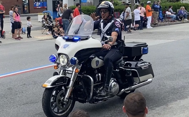 A photo  of Warwick Police
            Motorcycle, a 2015-2020 Harley Davidson Electra Glide             taken by @riemergencyvehicles