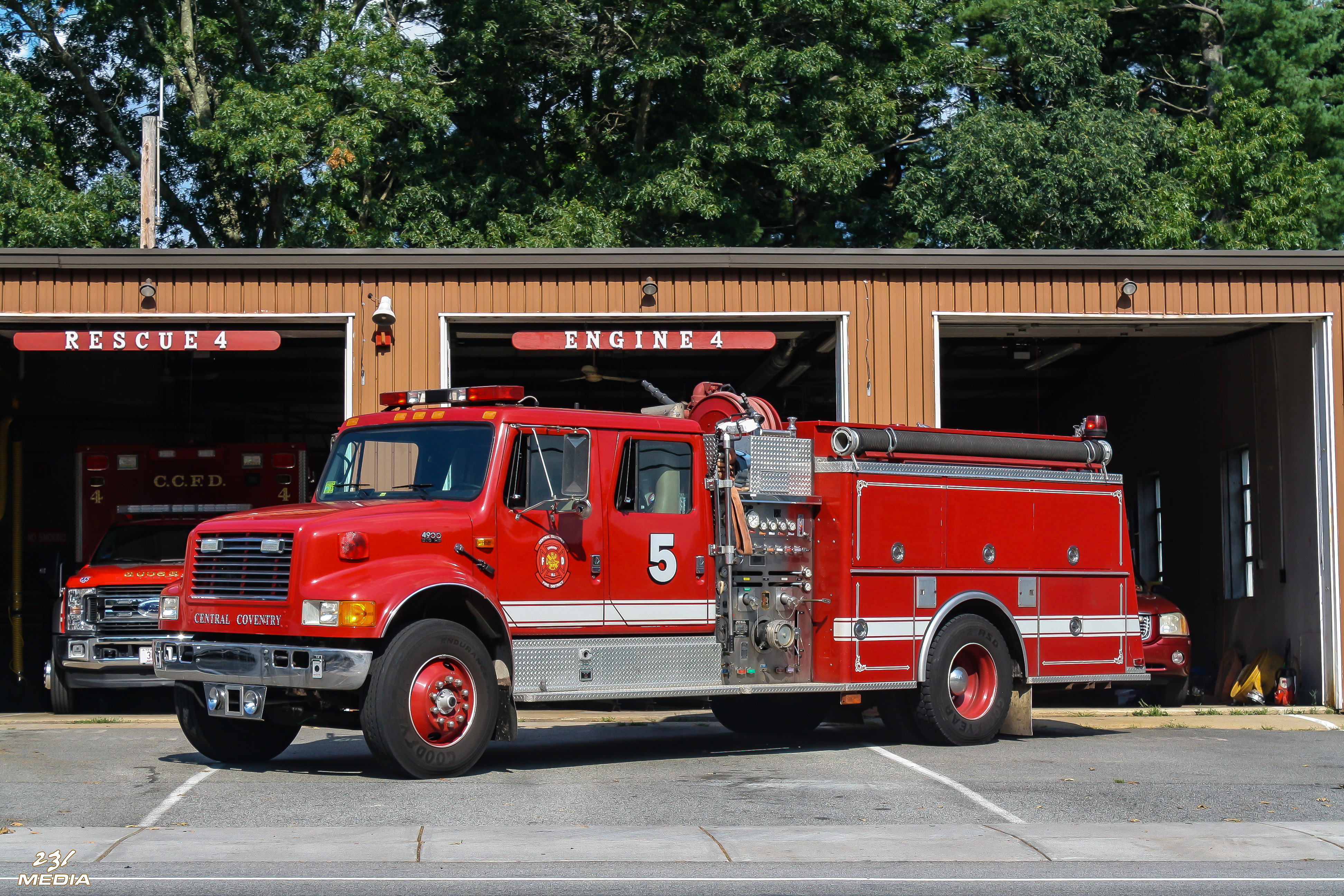 A photo  of Central Coventy Fire District
            Engine 5, a 1994 International             taken by Luke Tougas