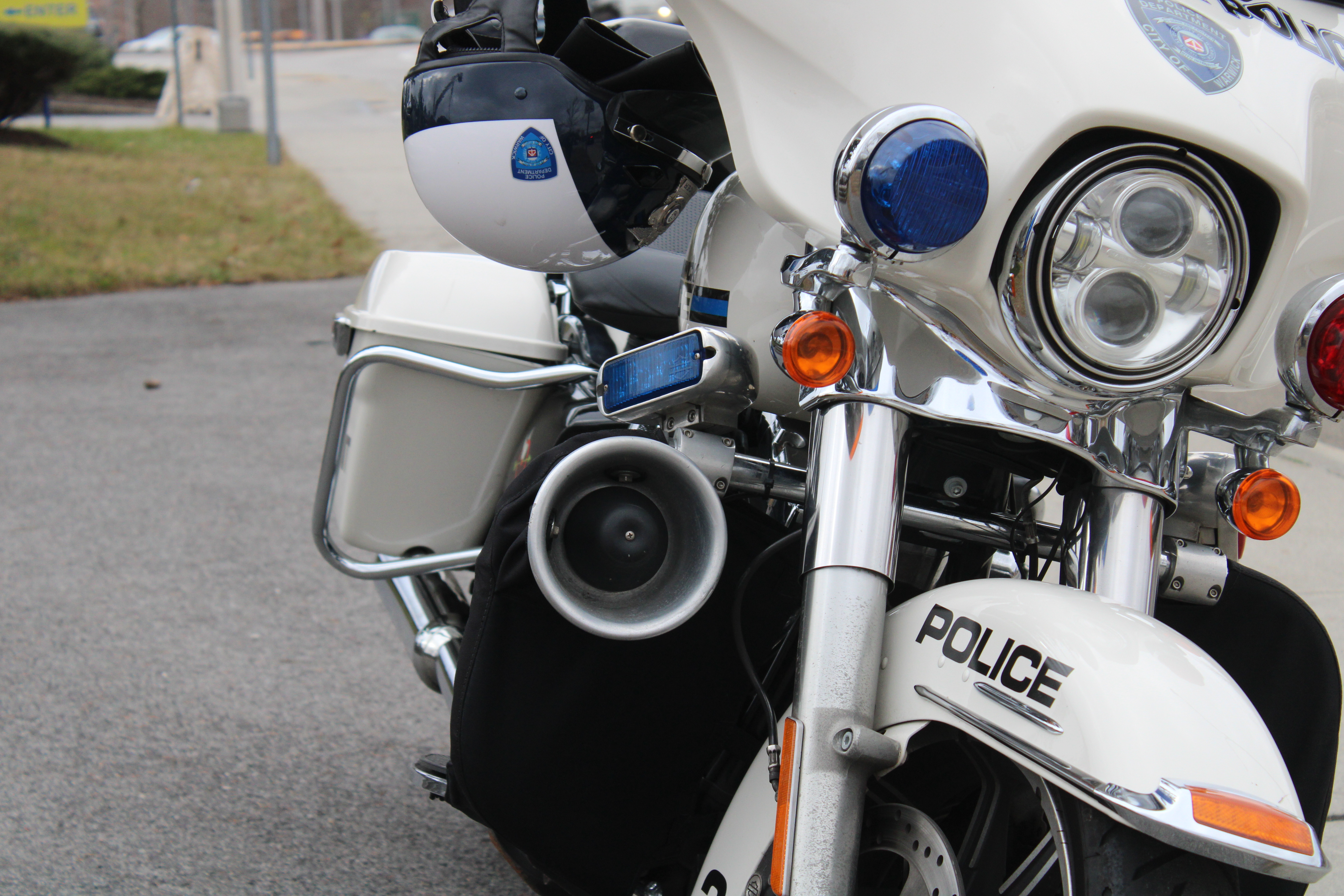 A photo  of Warwick Police
            Motorcycle 2, a 2010-2015 Harley Davidson Electra Glide             taken by @riemergencyvehicles