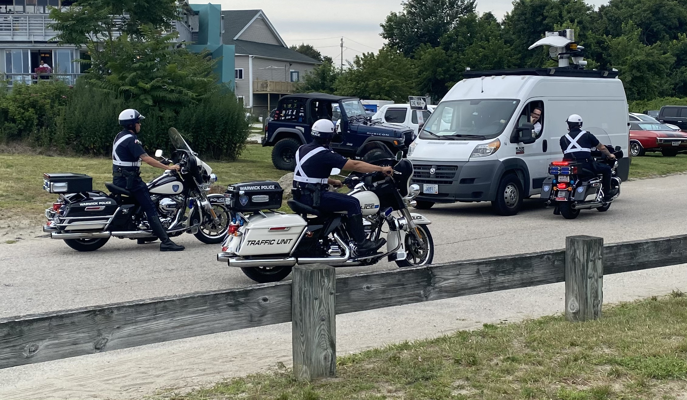 A photo  of Warwick Police
            Motorcycle, a 2015-2020 Harley Davidson Electra Glide             taken by @riemergencyvehicles