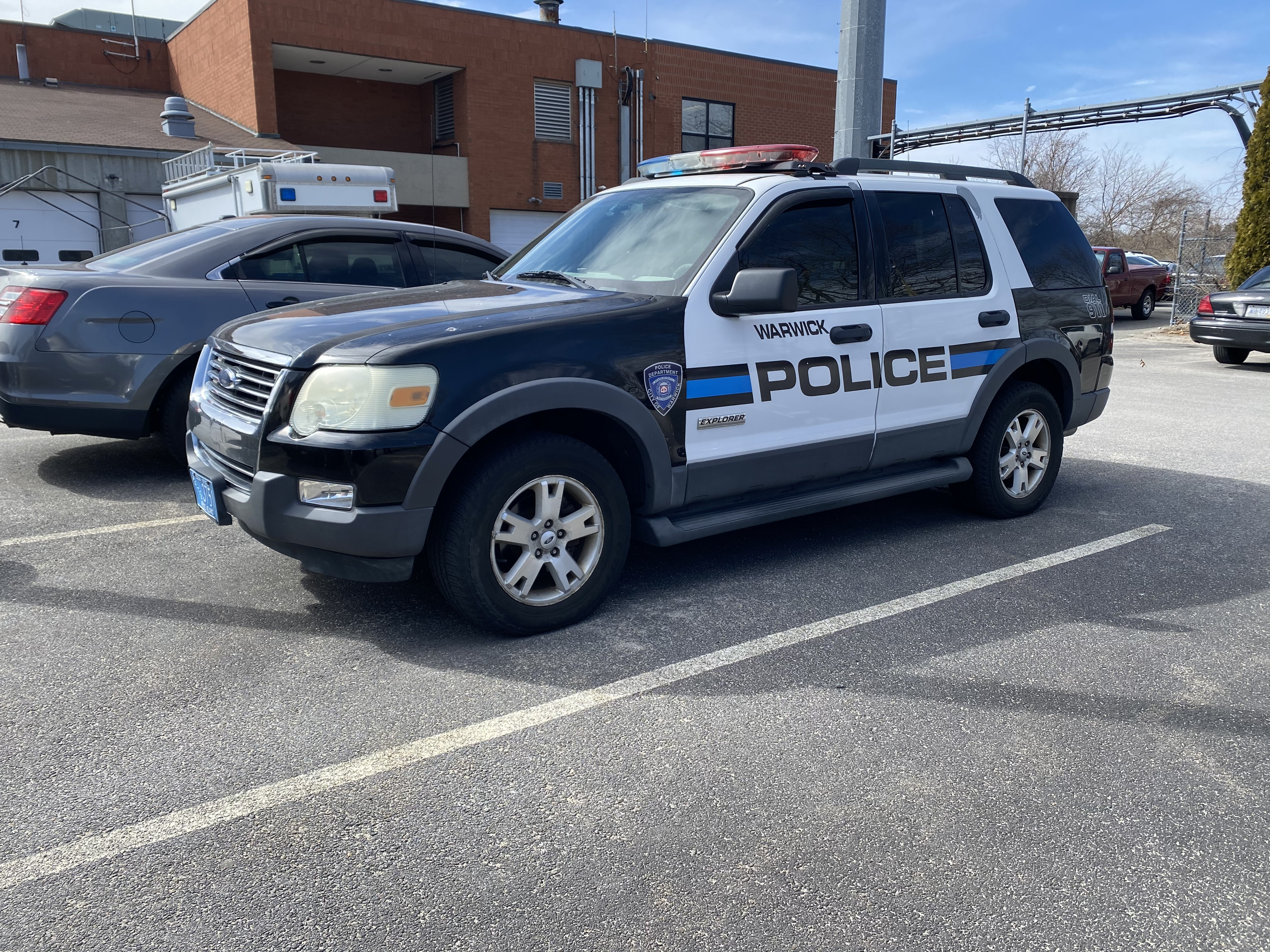 A photo  of Warwick Police
            Crime Scene Unit, a 2006-2010 Ford Explorer             taken by @riemergencyvehicles