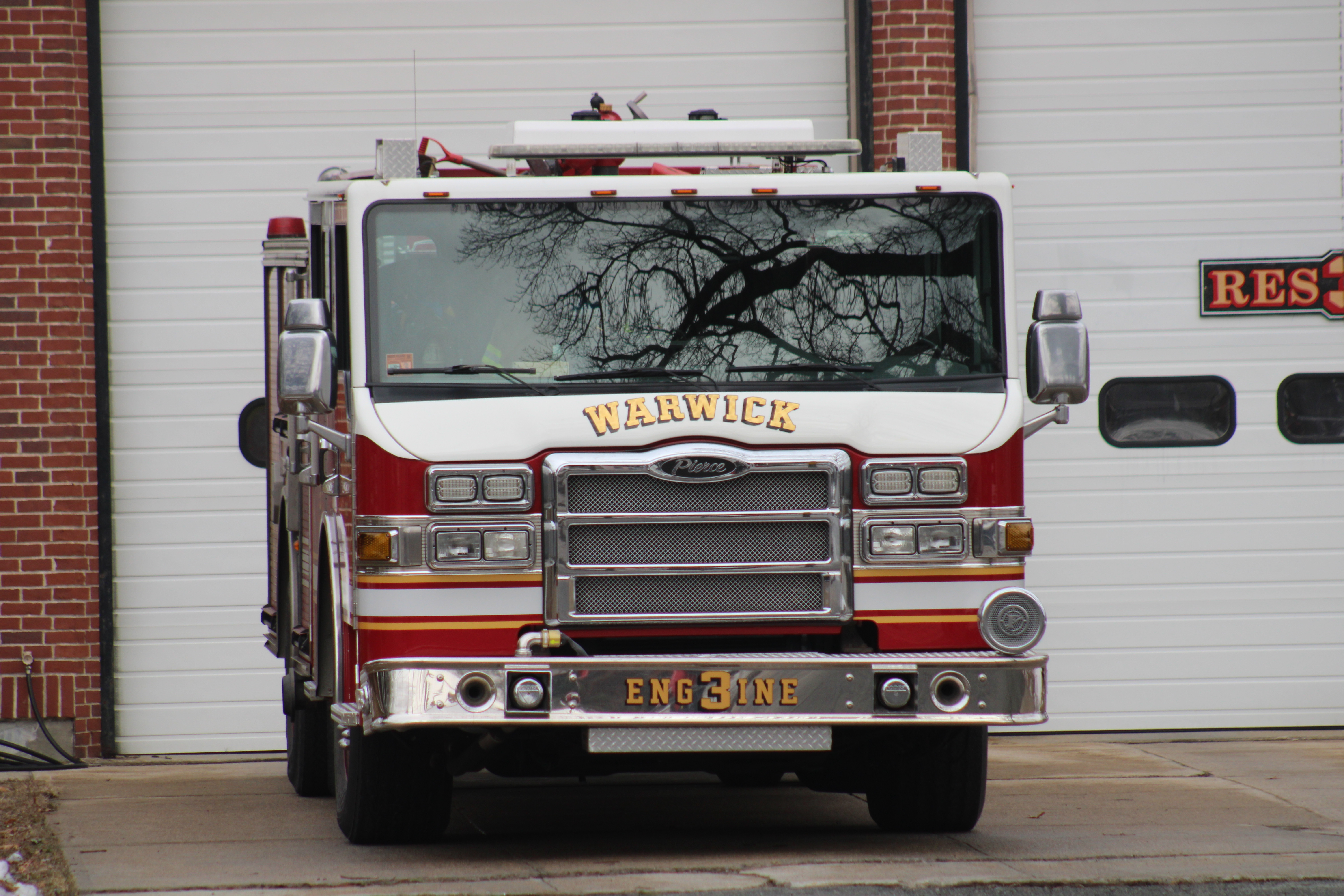 A photo  of Warwick Fire
            Engine 3, a 2011 Pierce Velocity “Big Block” Contender             taken by @riemergencyvehicles