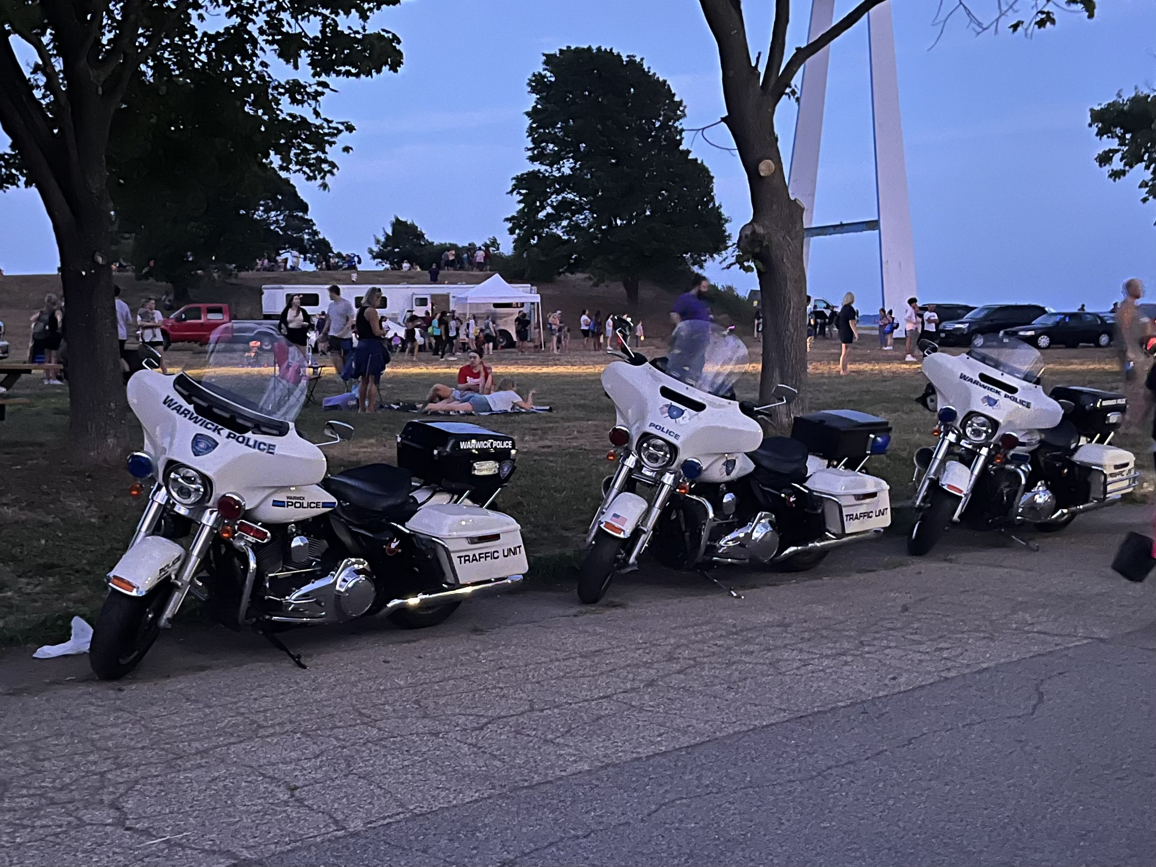 A photo  of Warwick Police
            Motorcycle, a 2020-2022 Harley Davidson Electra Glide             taken by @riemergencyvehicles