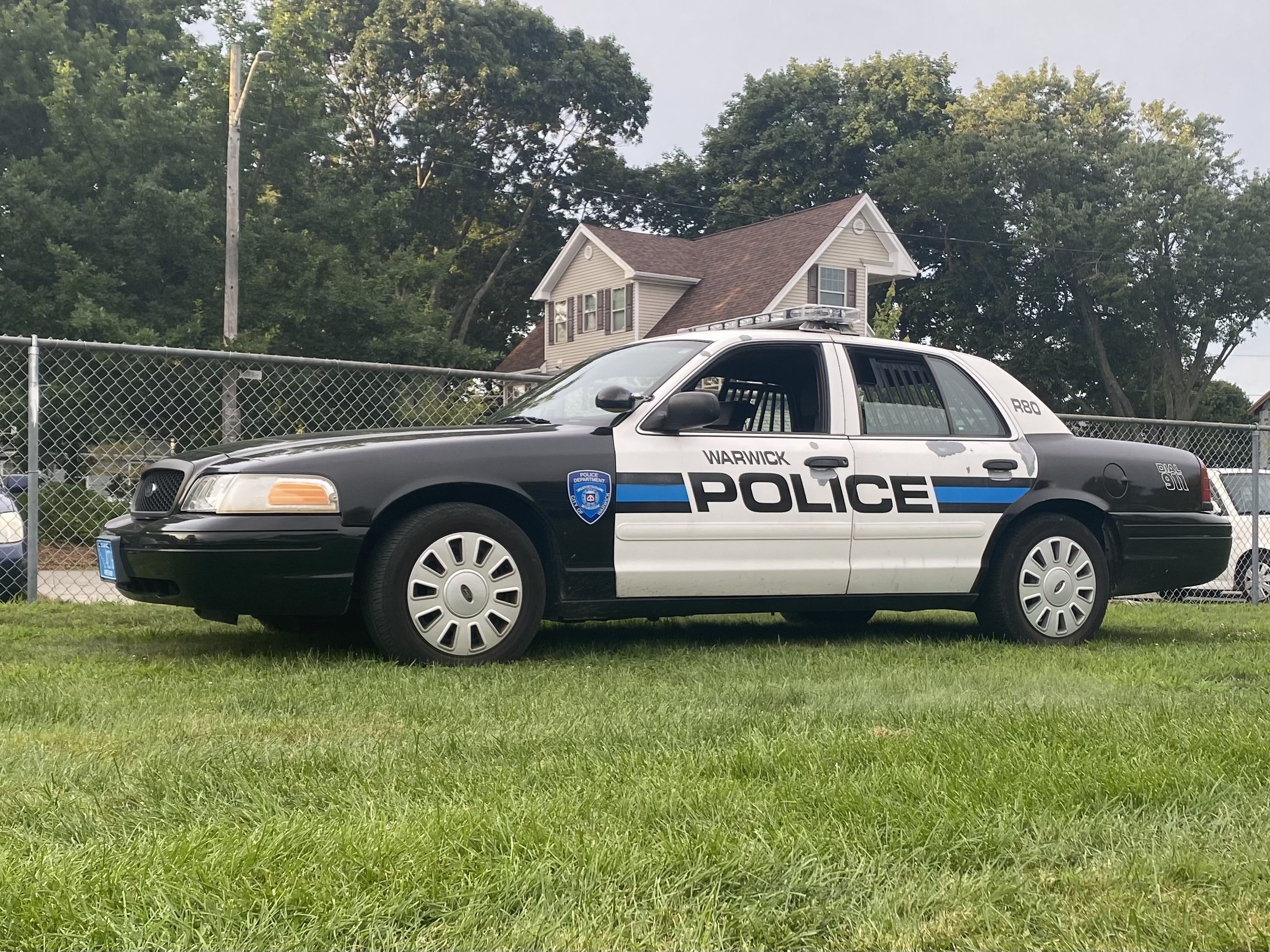 A photo  of Warwick Police
            Cruiser R-80, a 2006-2008 Ford Crown Victoria Police Interceptor             taken by @riemergencyvehicles