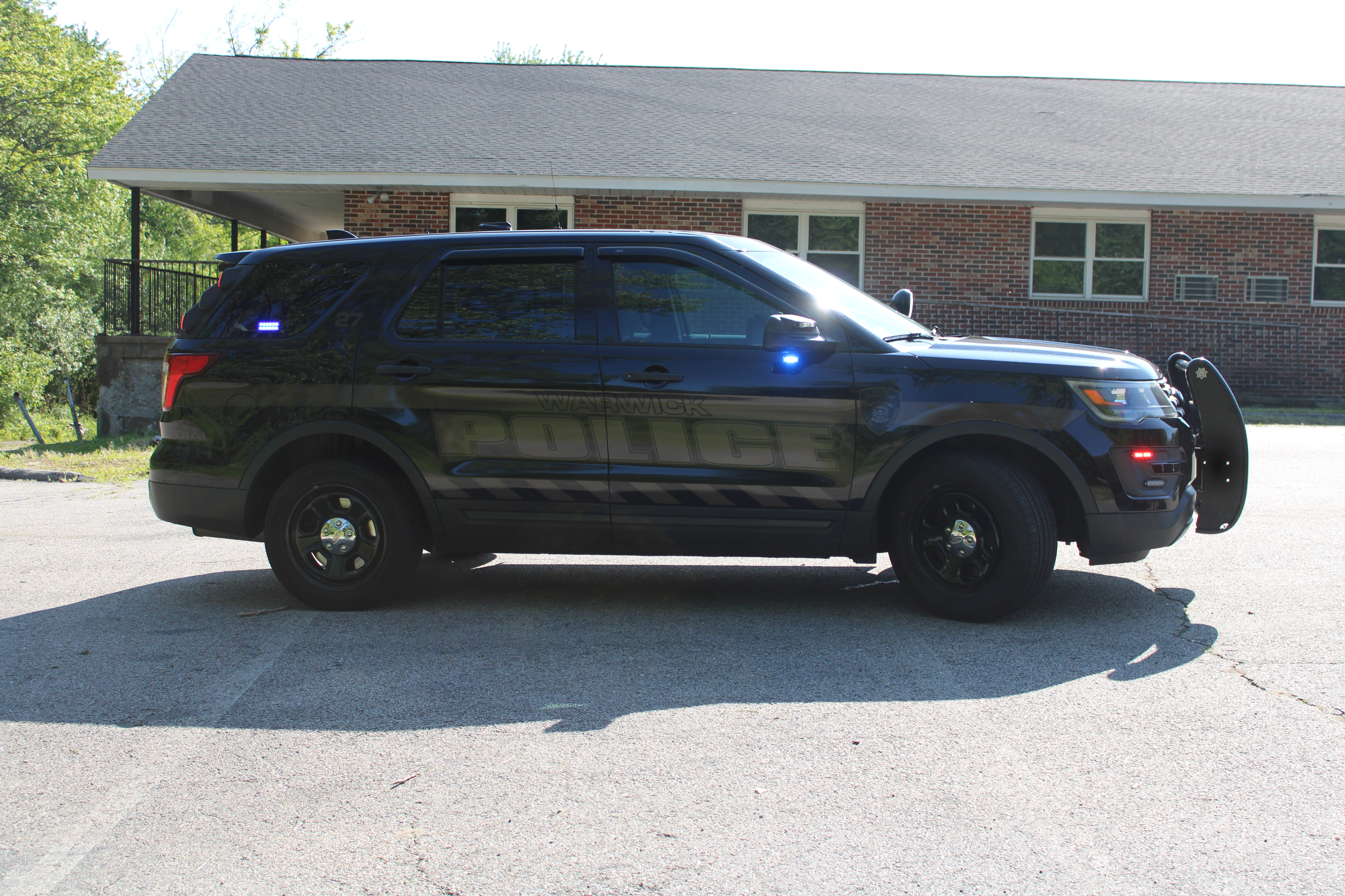 A photo  of Warwick Police
            Cruiser P-27, a 2017 Ford Police Interceptor Utility             taken by @riemergencyvehicles