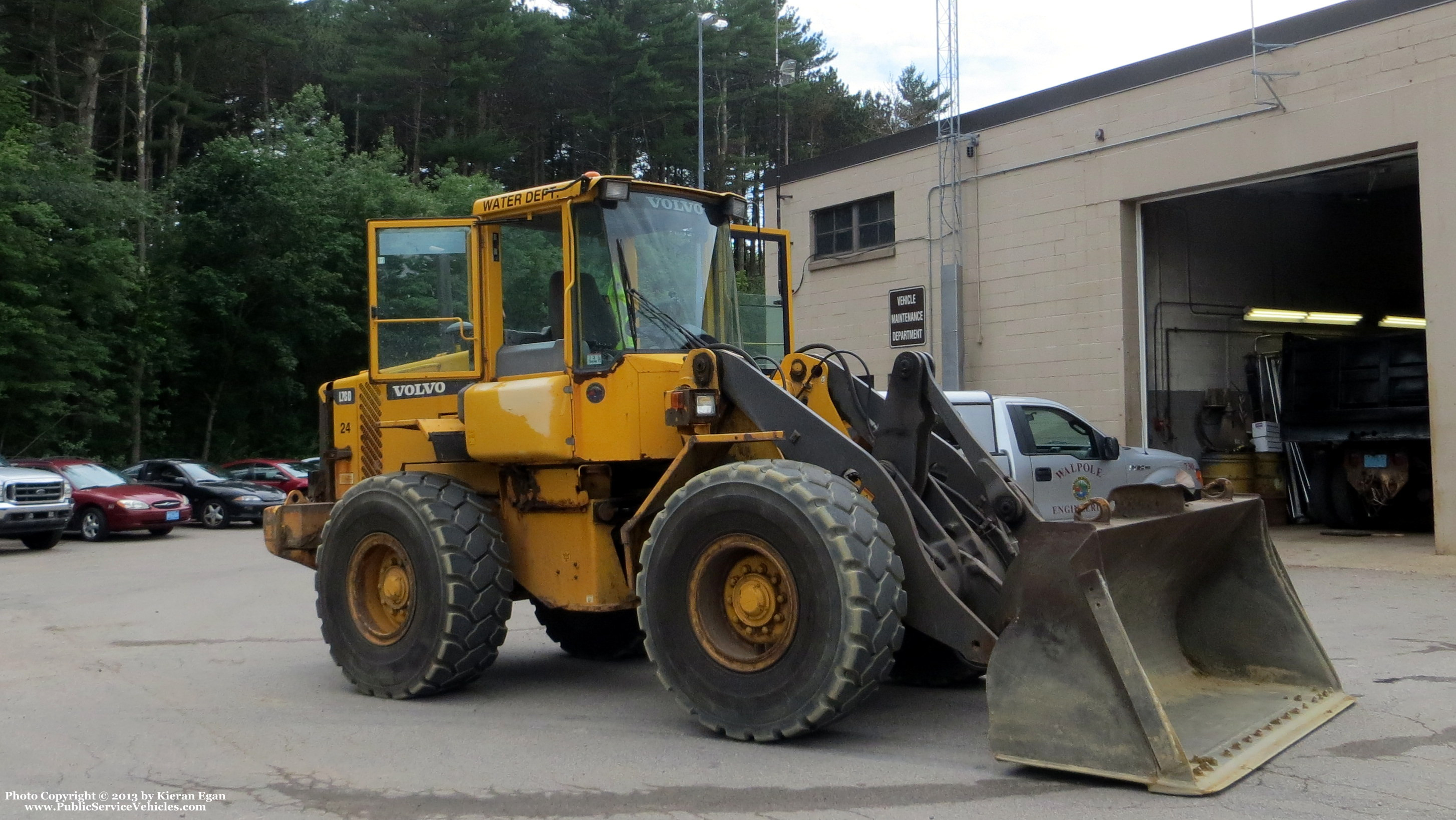 A photo  of Walpole Water Department
            Loader 424, a 1990-2010 Volvo L70D             taken by Kieran Egan