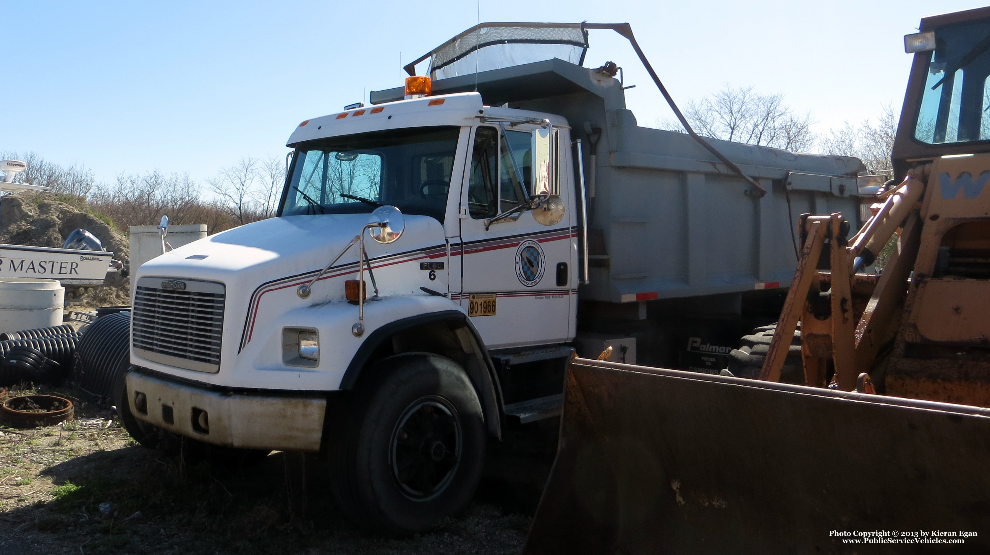 A photo  of Warren Public Works
            Truck 61, a 1991-2007 Freightliner FL80             taken by Kieran Egan