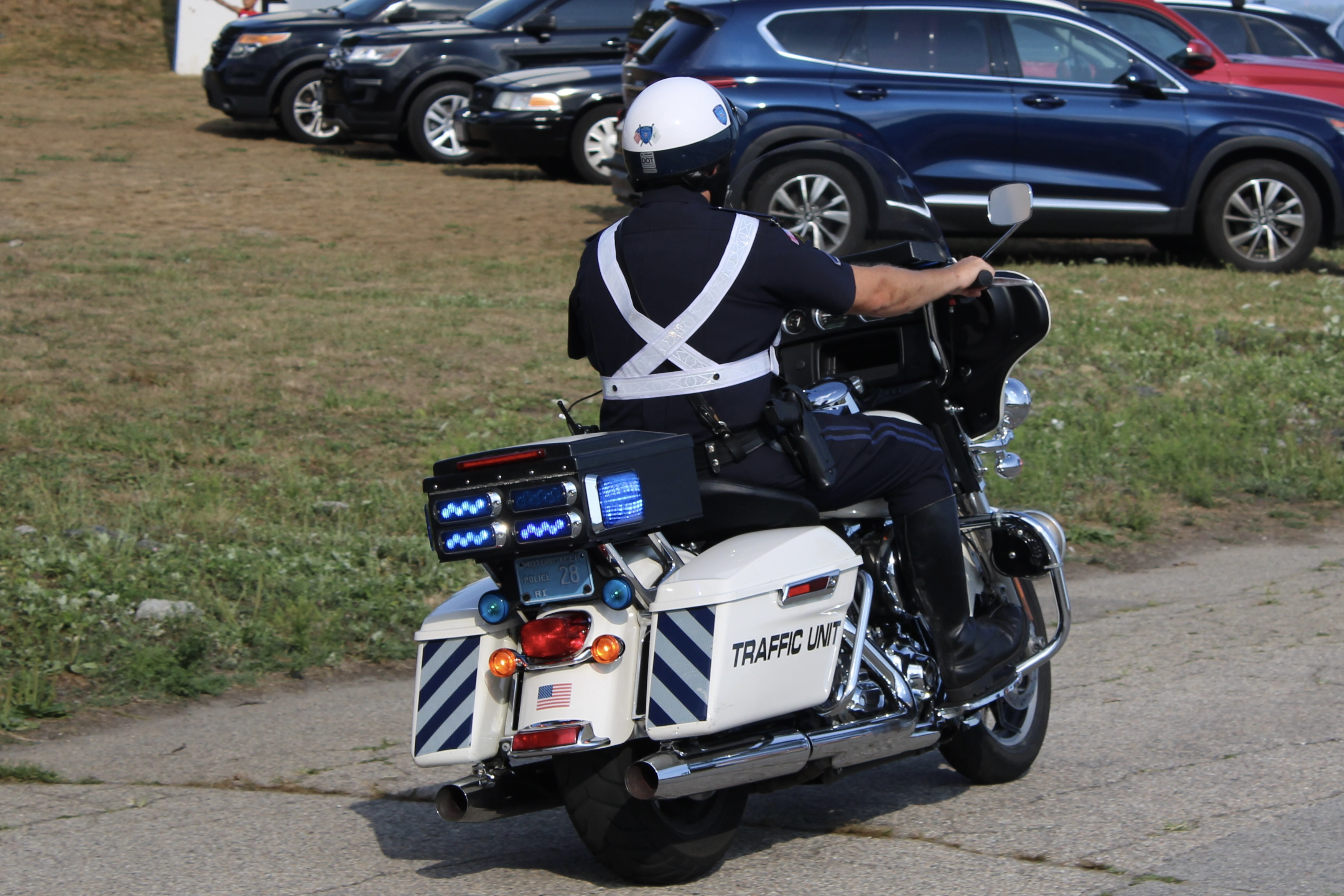 A photo  of Warwick Police
            Motorcycle 6, a 2000-2020 Harley Davidson Electra Glide             taken by @riemergencyvehicles