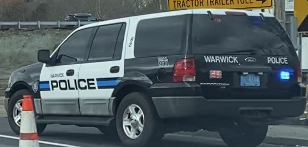 A photo  of Warwick Police
            Car 62, a 2003-2005 Ford Expedition             taken by @riemergencyvehicles