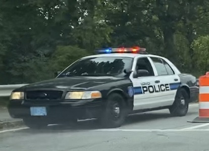 A photo  of Warwick Police
            Cruiser R-76, a 2009-2011 Ford Crown Victoria Police Interceptor             taken by @riemergencyvehicles